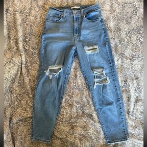 Levi's Women's Light Blue High Waisted Mom Jeans